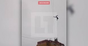 Կուրսկի բնակչի՝ 30 մ բարձրությունից ընկնելու պահն արձանագրվել է (տեսանյութ)